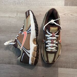 Nike Zoom Vomero 5 (Wheat Grass/Gold Suede)
